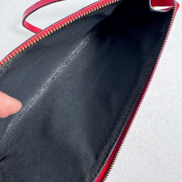 Louis Vuitton Epi Pochette Accessoires 24
Red wristlet gold hardware. - Picture 7 of 15